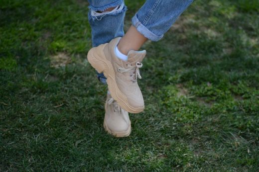 900 Kalın Taban Pötikare Kadın Spor Ayakkabı  Bej Deri  resmi