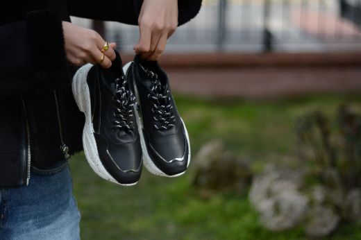 422 Kalın Benekli Taban Günlük Kadın Spor Ayakkabı  Siyah Deri resmi