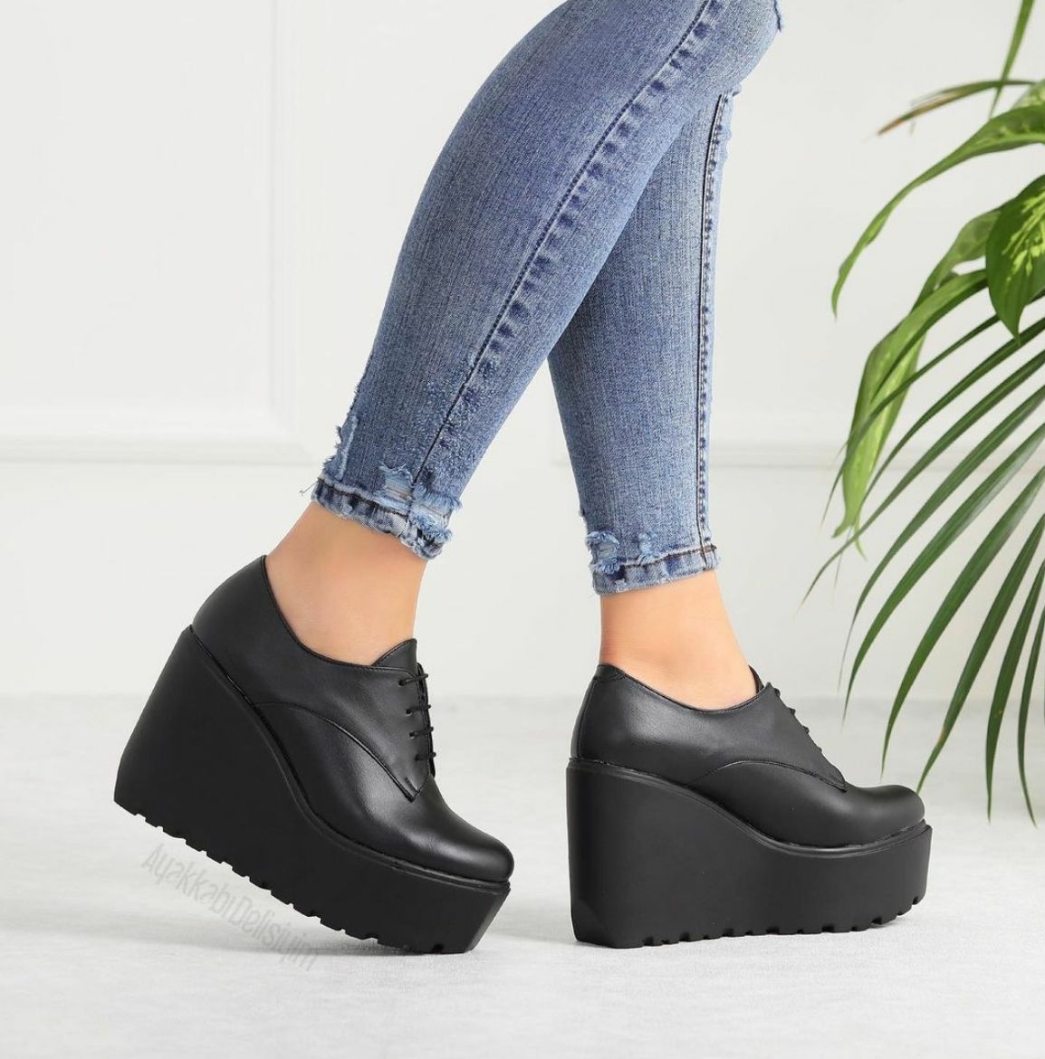 102 Dolgu Topuk 9 Cm Günlük Kadın Bot Ayakkabı  Siyah Deri resmi