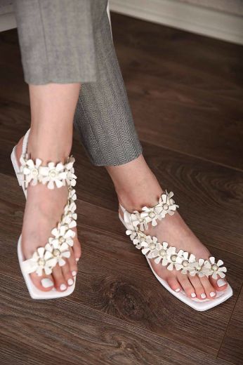 420 Inci Çiçek Detay Arka Lastik Kadın Sandalet  BEYAZ DERİ resmi